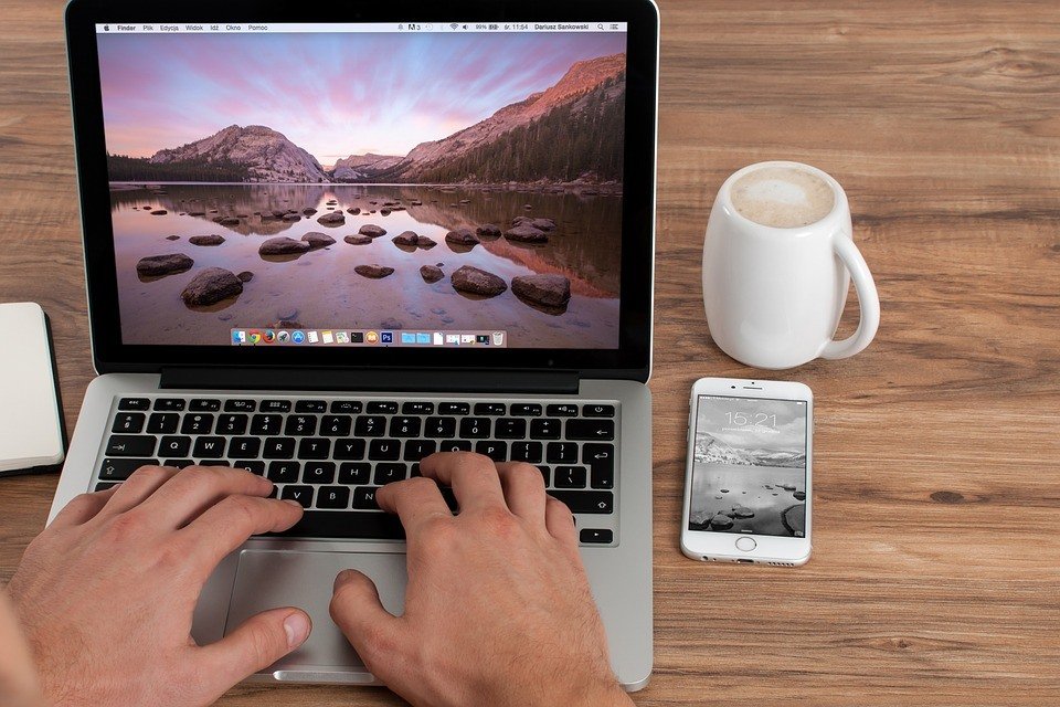 Ontslag ambtenaar wegens excessief internetgebruik voor privédoeleinden 1 kantoor en laptop
