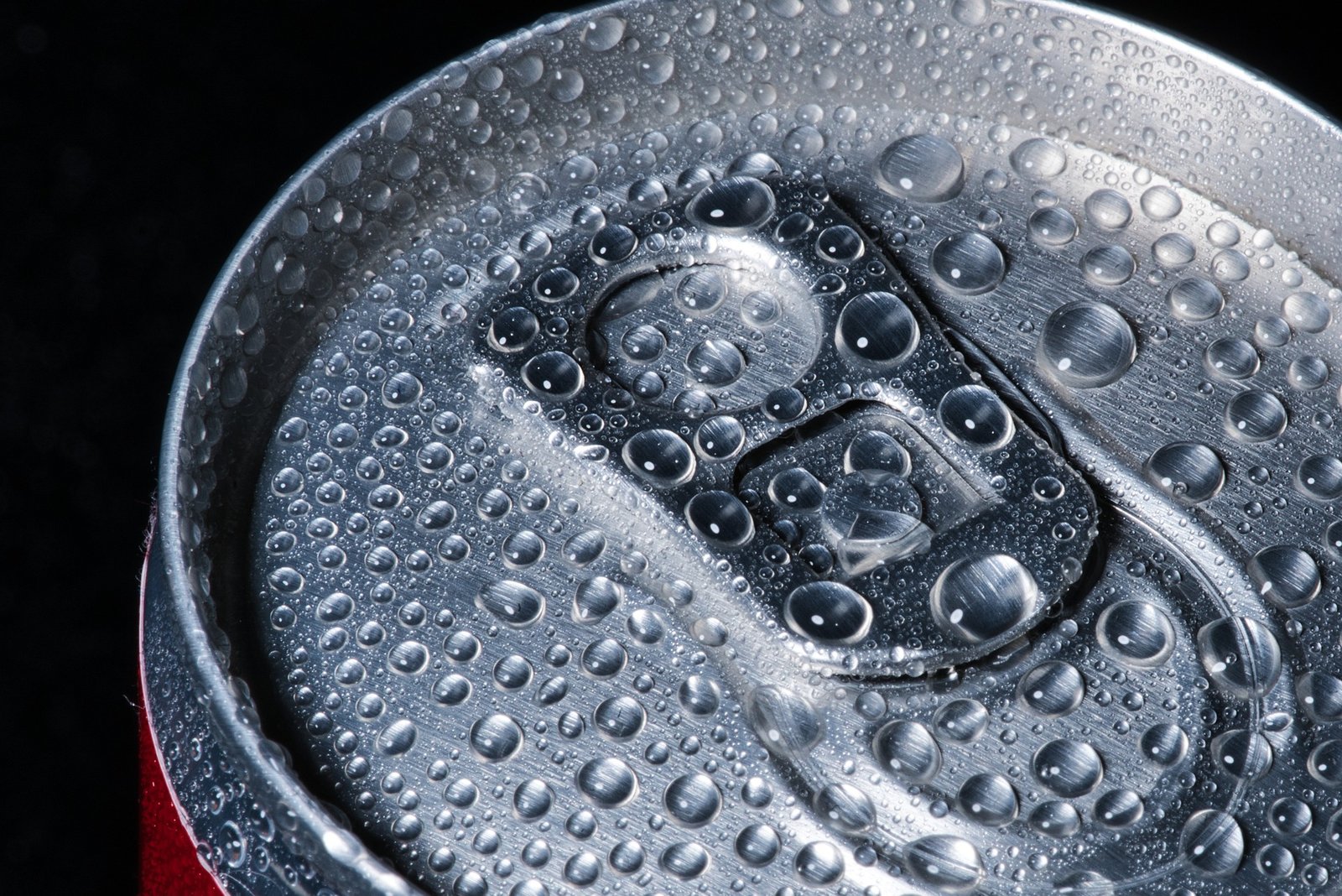 Vrachtwagenchauffeur op staande voet ontslagen vanwege het meenemen van twee blikjes frisdrank 1 blikje frisdrank