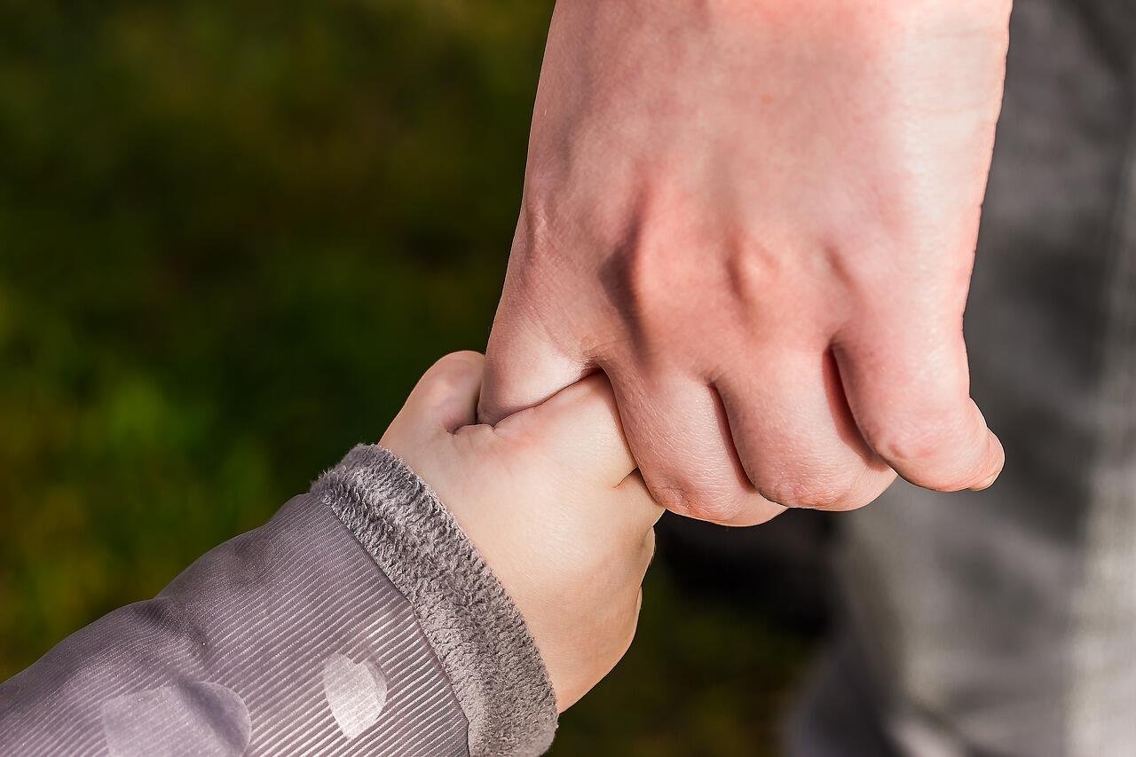 Parental leave Paid or unpaid? 1 hands 1797401 1280